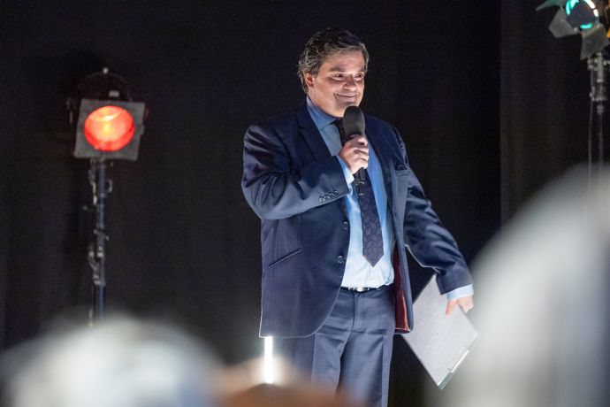 Nekonečný seriál Ulice sleduje dramatické osudy několika rodin žijících v sousedství
