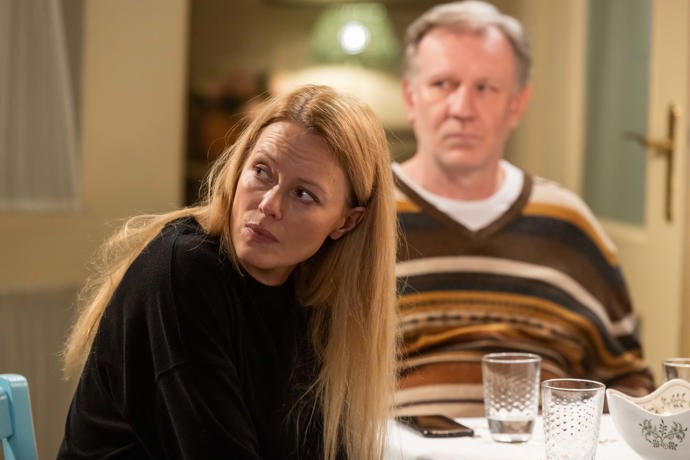 Nekonečný seriál Ulice sleduje dramatické osudy několika rodin žijících v sousedství
