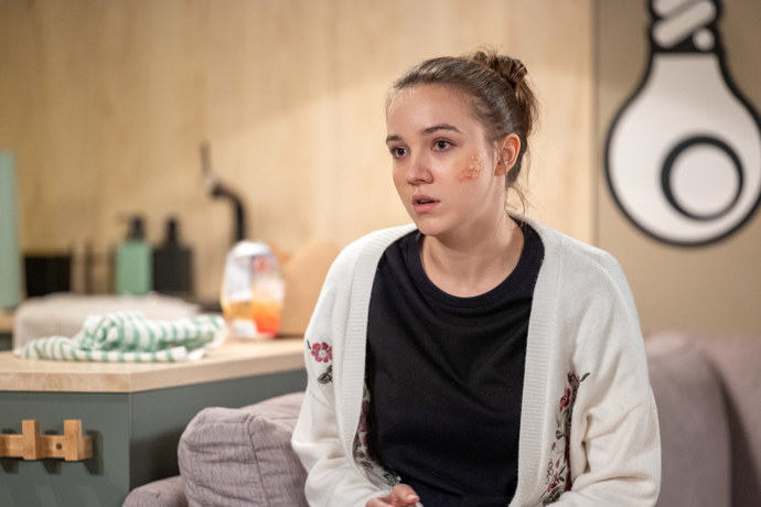 Nekonečný seriál Ulice sleduje dramatické osudy několika rodin žijících v sousedství
