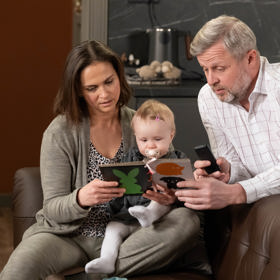Nekonečný seriál Ulice sleduje dramatické osudy několika rodin žijících v sousedství
Nekonečný seriál Ulice sleduje dramatické osudy několika rodin žijících v sousedství