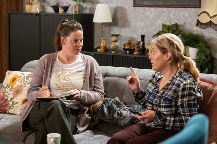 Nekonečný seriál Ulice sleduje dramatické osudy několika rodin žijících v sousedství
