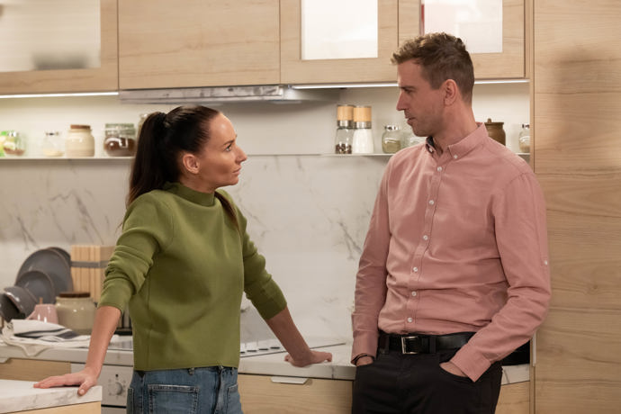 Nekonečný seriál Ulice sleduje dramatické osudy několika rodin žijících v sousedství

