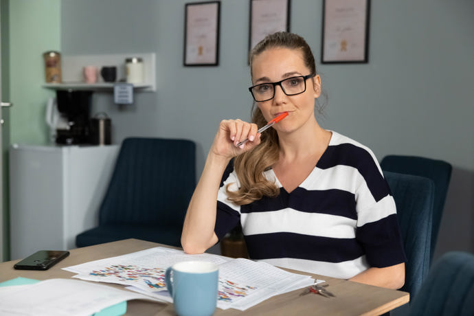 Nekonečný seriál Ulice sleduje dramatické příběhy několika rodin
Nekonečný seriál Ulice sleduje dramatické příběhy několika rodin