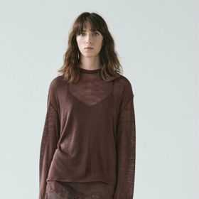 Top s vlnou Massimo Dutti, 1 599 Kč, prodává Zalando
