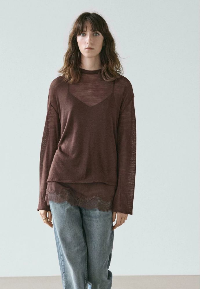 Top s vlnou Massimo Dutti, 1 599 Kč, prodává Zalando
