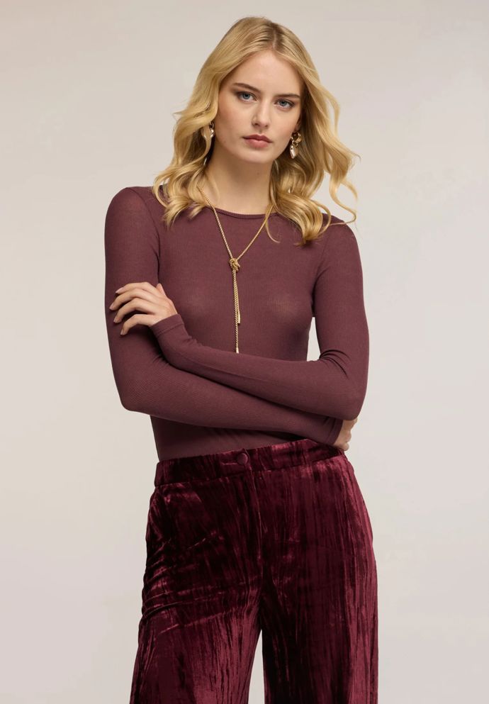 Top s modalem a kašmírem Motivi, 979 Kč, prodává Zalando
