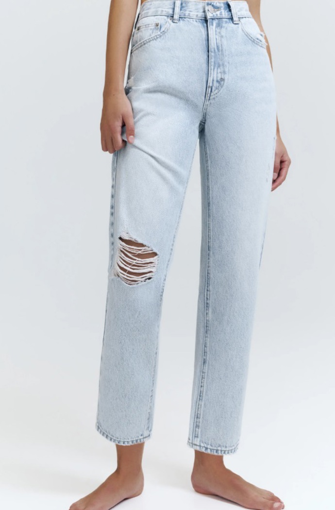 Džíny s vysokým pasem, PULL&BEAR, 699 Kč
