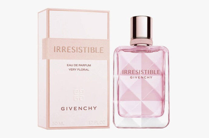 Květinová vůně s růží, GIVENCHY, 2 470 Kč
