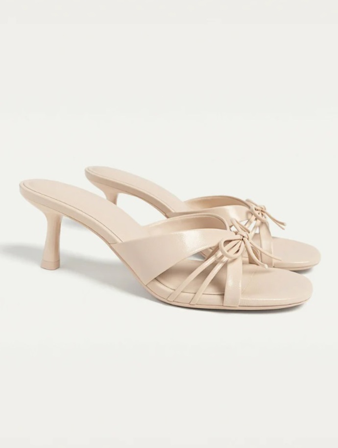 Elegantní pantofle na podpatku, Stradivarius, 699 Kč
