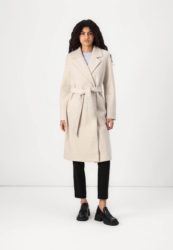 Kabát, Vero Moda, 1599 Kč
Kabát, Vero Moda, 1599 Kč
