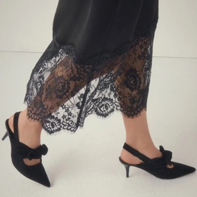 Noblesní kitten heels, Next, 710 Kč
Noblesní kitten heels, Next, 710 Kč