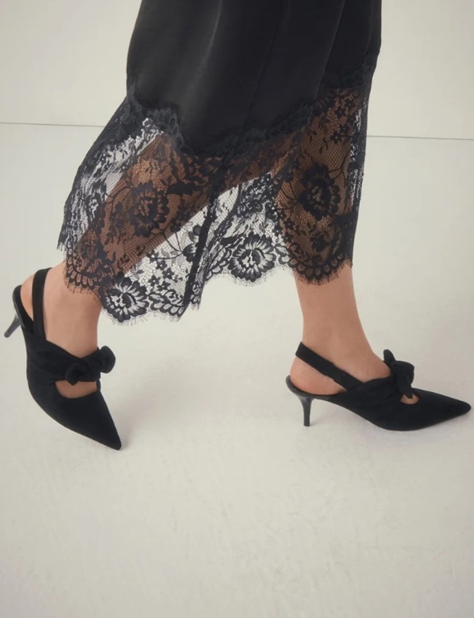 Noblesní kitten heels, Next, 710 Kč
