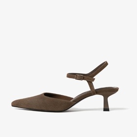 Semišové kitten heels, Stradivarius, 999 Kč
Semišové kitten heels, Stradivarius, 999 Kč
