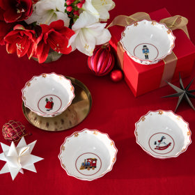 Villeroy & Boch, Sada vánočních misek Toy's Delight, výroční edice, 4 ks, Potten & Pannen - Staněk, 2 800 Kč
