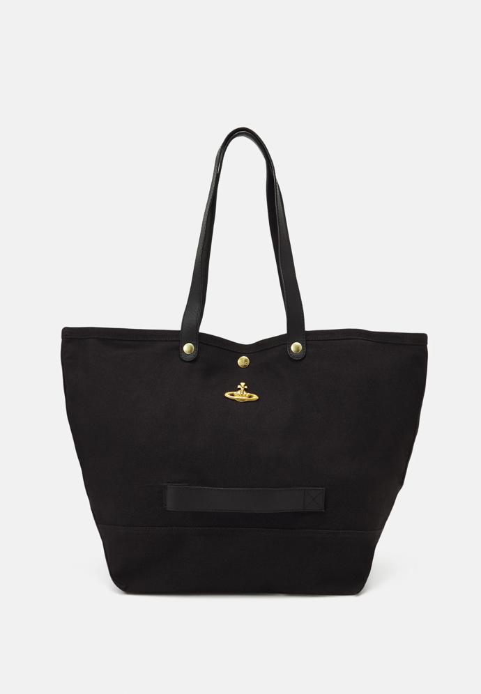 Vivienne Westwood, 7800 Kč, zalando.cz
