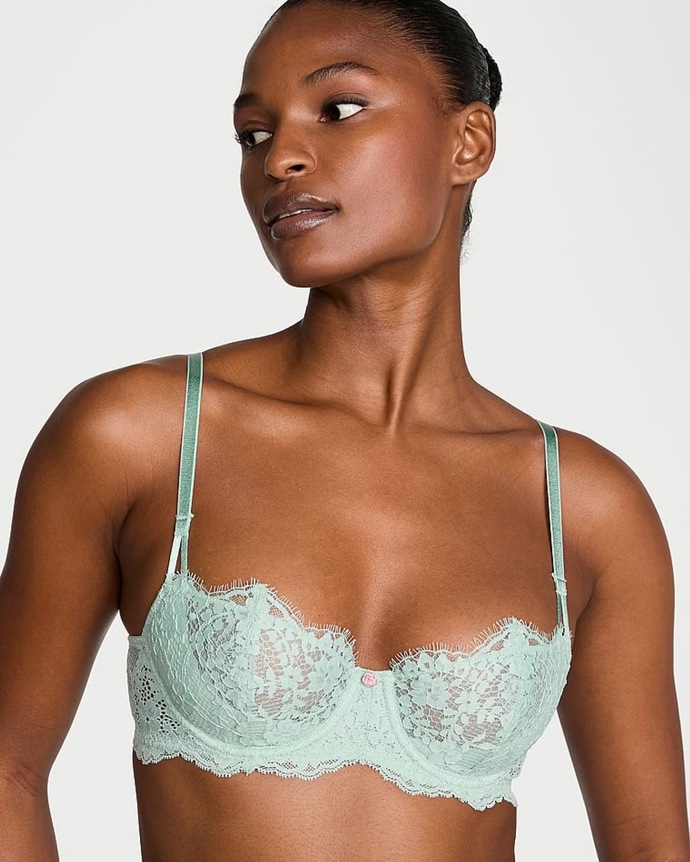 Podprsenka, Victoria's Secret, 1500 Kč
