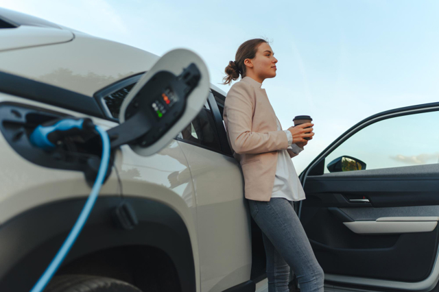 Vybíráte první elektromobil? Poradíme vám, jak nešlápnout vedle a vybrat ten pravý Vybíráte první elektromobil? Poradíme vám, jak nešlápnout vedle a vybrat ten pravý