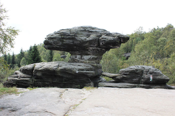 Útvary Skalní hřib a Želva (Tiské stěny)
