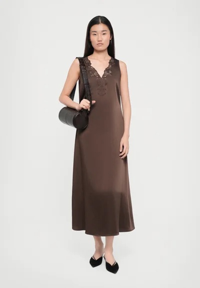 Šaty, Weekend Max Mara, 8500 Kč
