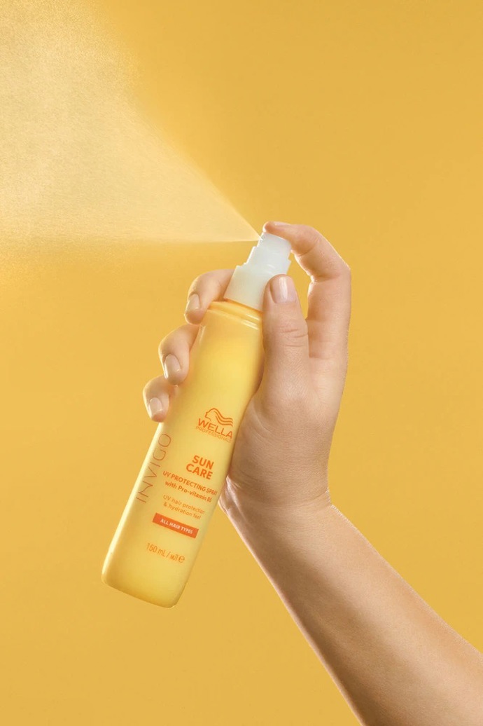 Hydratační sprej, Wella Prodessionals, 740 Kč
