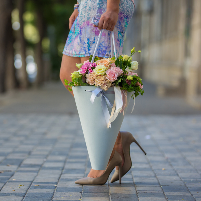 Ačkoliv jsou lodičky elegantní, celodenní chůze je v nich náročná. Přezujte se po práci na cestu domů do pohodlných a skladných balerínek. 
