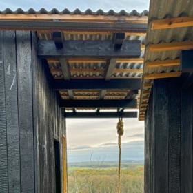Tento minimalistický projekt, jehož autorkou je Ing. arch. Magdalena Havlová, byl nominován na prestižní Českou cenu za architekturu 2025, což potvrzuje jeho výjimečnost a přínos do současné architektury.
Tento minimalistický projekt, jehož autorkou je Ing. arch. Magdalena Havlová, byl nominován na prestižní Českou cenu za architekturu 2025, což potvrzuje jeho výjimečnost a přínos do současné architektury.