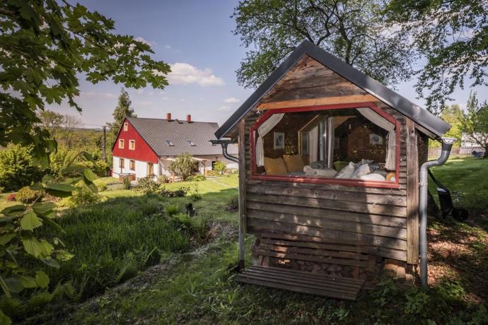 Romantici možná dají přednost pobytu ve zrenovované maringotce.
Romantici možná dají přednost pobytu ve zrenovované maringotce.