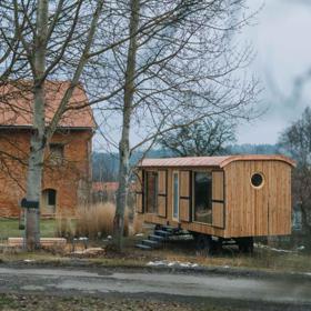 Novinkou je na místě sauna s výhledem do zeleně, kde se můžete trochu prohřát, uvolnit tělo i mysl a užít si klid přírody.
Novinkou je na místě sauna s výhledem do zeleně, kde se můžete trochu prohřát, uvolnit tělo i mysl a užít si klid přírody.