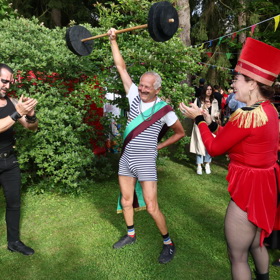 Jan na jedné z letních party hudebníka Petra Jandy
Jan na jedné z letních party hudebníka Petra Jandy