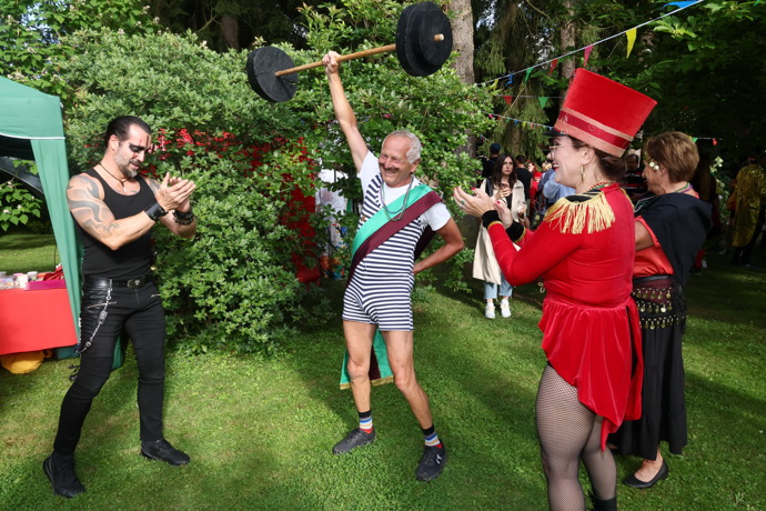Jan na jedné z letních party hudebníka Petra Jandy
Jan na jedné z letních party hudebníka Petra Jandy