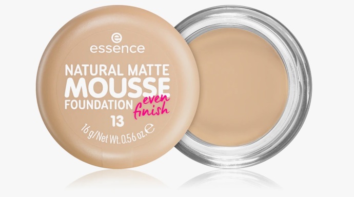 Pěnový make-up, Essence, 109 Kč
