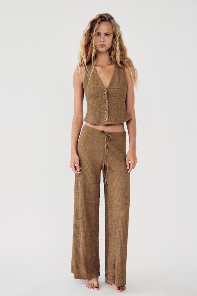 Set Zara, top 499 Kč, kalhoty 549 Kč

