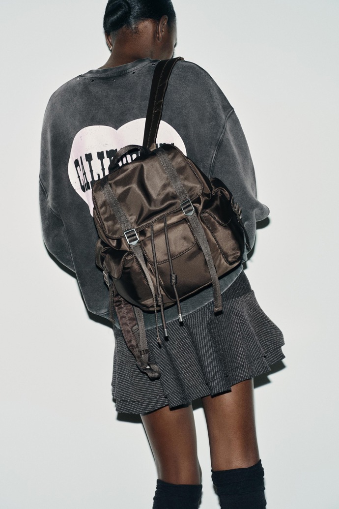 Batoh, Zara, 849 Kč
Batoh, Zara, 849 Kč