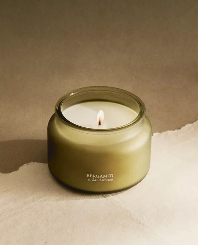 Vonná svíčka, Zara Home, 499 Kč
Vonná svíčka, Zara Home, 499 Kč