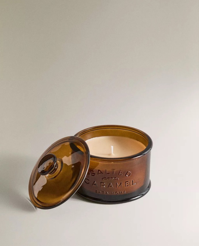 Vonná svíčka, Zara Home, 549 Kč
Vonná svíčka, Zara Home, 549 Kč