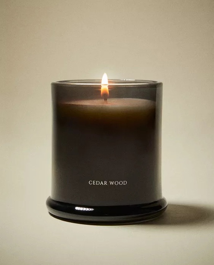 Vonná svíčka, Zara Home, 699 Kč
Vonná svíčka, Zara Home, 699 Kč