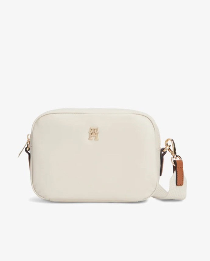 Kabelka s oblými rohy, Tommy Hilfiger, 1 400 Kč
