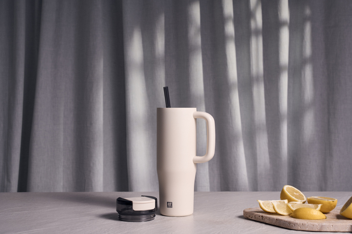Zwilling, Nerezový termohrnek s ouškem Thermo Plus, 0,9 l, krémová, 1 050 Kč
