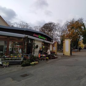 Na Malvazinkách je pohřbeno mnoho slavných jmen.