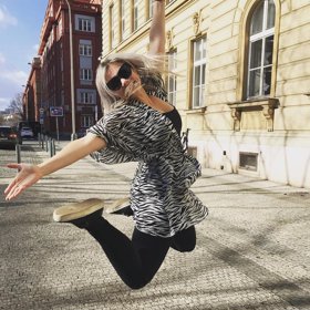 Simona bude jistě veselá kopa, která má ráda dobrodružství.