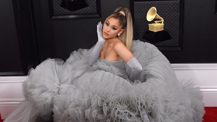 Ariana Grande klasicky za princeznu.