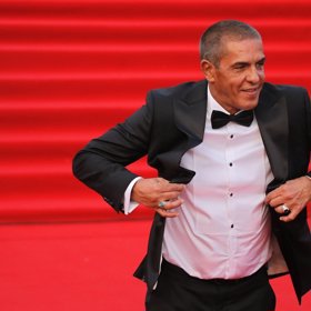 Naceri tvrdil, že přirození chtěl ukázat pouze otci dívky, který ho rozzuřil.