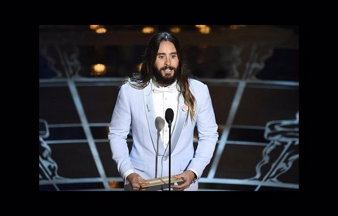 Jared Leto obvinění odmítá.