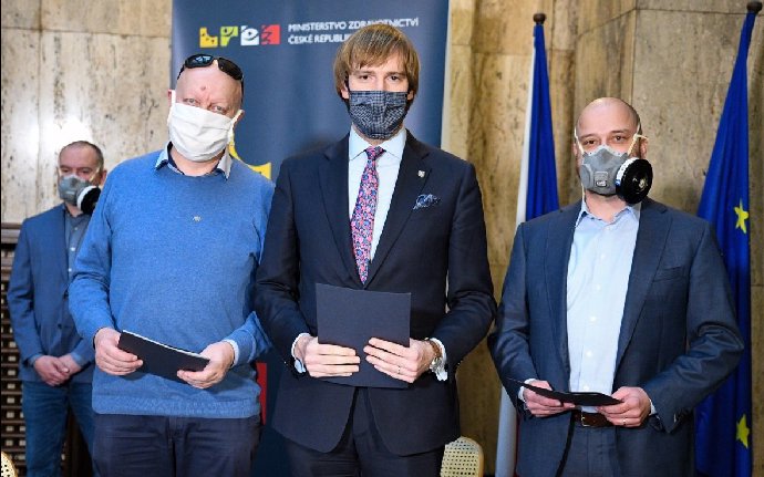 Vláda prodloužila mimořádná opatření.