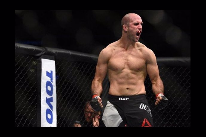 Musí ale porazit zkušeného bijce, který má za sebou osm zápasů v UFC.