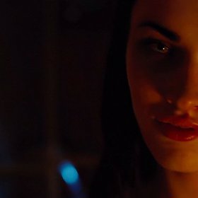 Jennifer's Body, v češtině Bacha, kouše!, je snímek inspirovaný vraždou Elyse Pahler. Tu zabili členové skupiny Hatred, kteří tvrdili, že šlo o jejich oběť ďáblu.