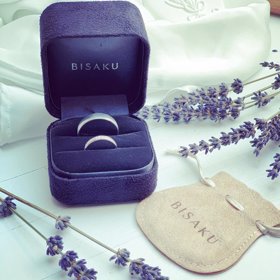 Hezucký se pochlubil prstýnky.