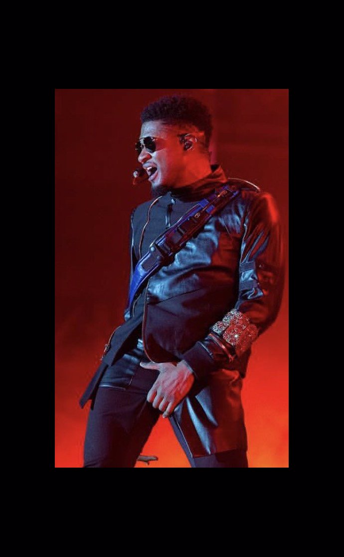 Usher na koncertě.