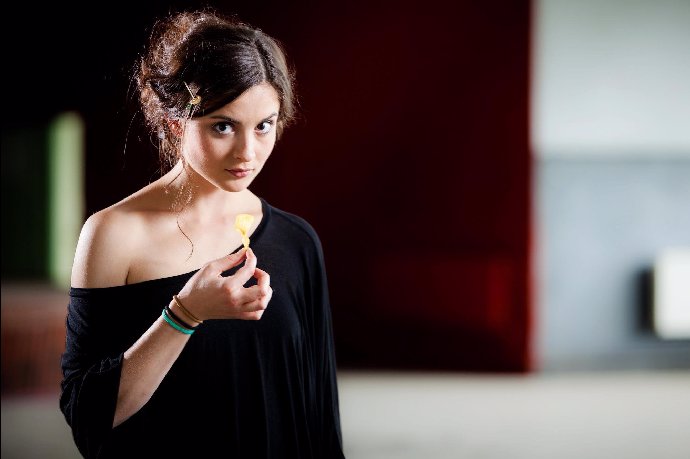 Eva je nadaná herečka.