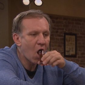 Evžen začal zase pít.